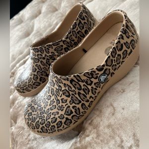 Leopard print Crocs clogs